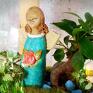Wylęgarnia Pomysłów ceramika aniołek z bukiecikiem - miniatura bukiecik róże