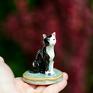 ceramika: Figurka kota - ręcznie wykonana - biało czarny kot - z kotem