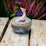 Urokliwy pojemnik, cukiernica z figurką konia Opal 300 ml - Na prezent z ceramika ceramiczny