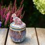 ceramika: Urokliwy pojemnik/cukiernica z kotem - opal na - Ręczne dla kociary rękodzieło na prezent
