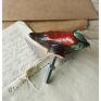 Uchwyt do szuflady z czerwonym ptaszkiem wykonany z gliny szamotowej wypalone na biskwit, a następnie szkliwione w temperaturze ok 1260 stopni C, Wymiary ok 5 cm x 3 cm. Ptaszek