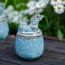 ceramika: Urokliwy pojemnik, cukiernica z figurką konia Jasny niebieski 280 ml prezent dla koniary