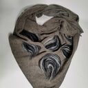 chusta wełniana w kwiaty folkowa-chusta handmade wełniana, elementy filcowane to wełna merynosów, p