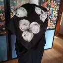 Czarna chusta handmade z wełny merino - filcowane elementy