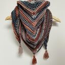 Kolorowa ciepła chusta z chwostami ręcznie robiona