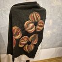 Czarna chusta handmade wełniana, elementy filcowane to wełna merynosów, produkt wysokiej jakości, ch