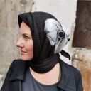 Czarna chusta handmade z wełny merynosów - filcowane elementy