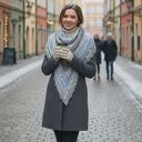 Szydełkowa Chusta - Błękitne ukojenie z nutą beżu