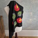 Czarna chusta handmade wełniana, elementy filcowane to wełna merynosów, produkt