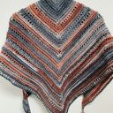 Kolorowa ciepła chusta z chwostami ręcznie robiona