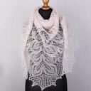 Delikatna chusta w ażurowe liście - bladoróżowa