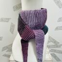 Minimalistyczny krótki szalik wiązany ręcznie robiony vegan