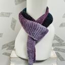 Minimalistyczny krótki szalik wiązany ręcznie robiony vegan