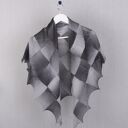 Wiosenna chusta w szarościach