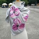 szara chusta handmade wełniana