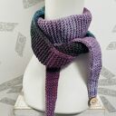 Minimalistyczny krótki szalik wiązany ręcznie robiony vegan