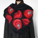 czarna chusta handmade wełniana, elementy filcowane to wełna merynosów, wymiary 97cm
