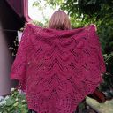 Eleganska chusta w ażurowe liście robiona na drutach