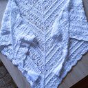 Biała chusta szydełkowa - delikatny dodatek handmade
