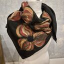 Czarna chusta handmade wełniana, elementy filcowane to wełna merynosów, produkt