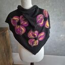 Czarna chusta handmade wełniana, elementy filcowane to wełna merynosów, produkt