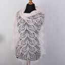 Delikatna chusta w ażurowe liście - bladoróżowa