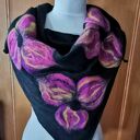 Czarna wełniana chusta handmade - ciepła i miękka w stylu etno-boho
