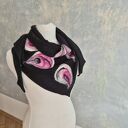 Czarna chusta handmade na Dzień Mamy z wełny merynosów i filcowanymi elementami