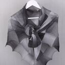 Wiosenna chusta w szarościach