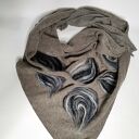 chusta wełniana w kwiaty folkowa-chusta handmade wełniana, elementy filcowane to wełna merynosów, p