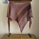 RĘCZNIE NA DRUTACH - Karmel z cynamonem - puchata, miła, lekka chusta z jedwabiem i alpaką