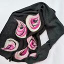 Czarna chusta handmade z wełny merynosów - filcowane elementy