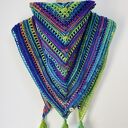 Kolorowa ciepła chusta z chwostami ręcznie robiona