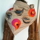 bezowa chusta handmade wełniana, elementy filcowane to wełna merynosów, wymiary 97cm