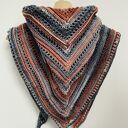 Kolorowa ciepła chusta z chwostami ręcznie robiona