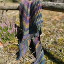 Chusta z wełny merino Selma na wrzosowisku