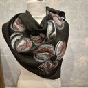 Czarna chusta handmade wełniana, elementy filcowane to wełna merynosów, produkt