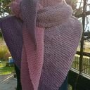 Duża chusta cieniowane róże i szarości, na drutach