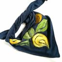 granatowa chusta handmade wełniana, elementy filcowane to wełna merynosów, produkt
