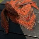 Chusta na drutach Selma w pomarańczach