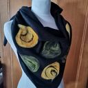 Czarna chusta boho z wełny merynosów - filcowane elementy i frędzle (handmade)