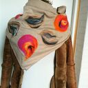 bezowa chusta handmade wełniana, elementy filcowane to wełna merynosów, wymiary 97cm na 160cm, produ