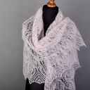 Delikatna chusta w ażurowe liście - bladoróżowa