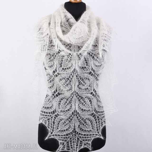 Chusta w ażurowe liście