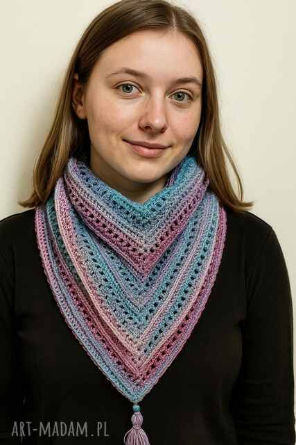 Kolorowa mała chusta apaszka zapinana z chwostem ręcznie robiona