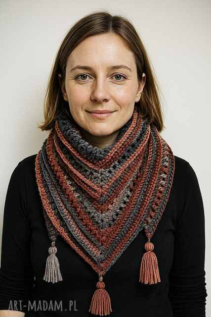 Kolorowa ciepła chusta z chwostami ręcznie robiona
