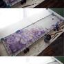 Szalik Bratki został namalowany ręcznie w odcieniach fioletu i lila na naturalnym jedwabiu. Chustki i apaszki dzień kobiet