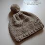 The Wool Art czapka ciepła, beżowa z pomponem, przyda się w chłodne dni beanie zimowa