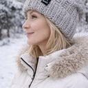 Czapka wełniana robiona na szydełku szara