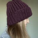 Wełniana czapka handmade z bardzo szerokim wywinięciem - kolor burgund